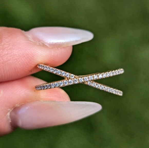 14K Yellow Gold Diamond X Cross Intertwined Ring Band - Picture 1 of 6